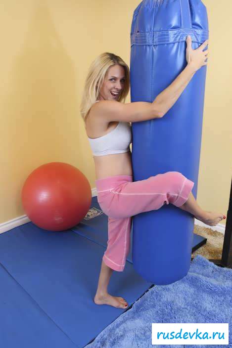 Эротика крупных доек давалки в спортивном зале (41 фото)