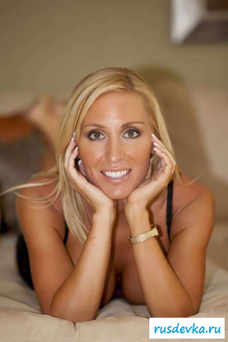 Обнаженная тетушкина пилотка для незнакомого парня (62 фото эротики)