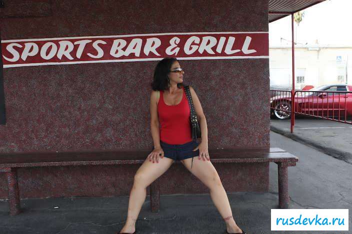 Голая баба с висячими сиськами для молодого ебаря (65 фото эротики)