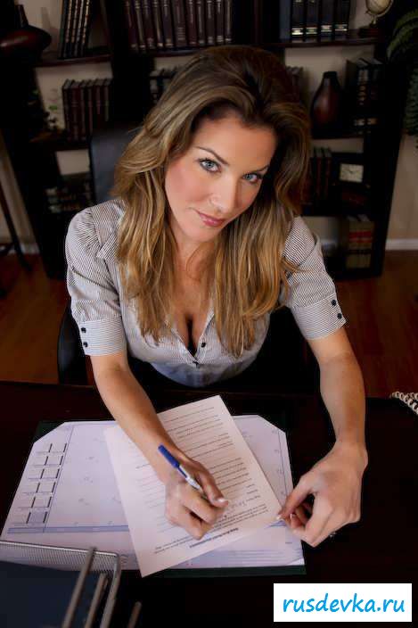 Обнаженная телка покажет большие сиськи (97 фото эротики)