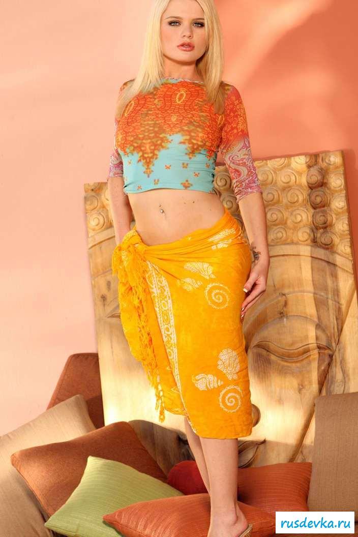 Пирсинг в клиторе симпатичной обнаженной телки (25 фото эротики)