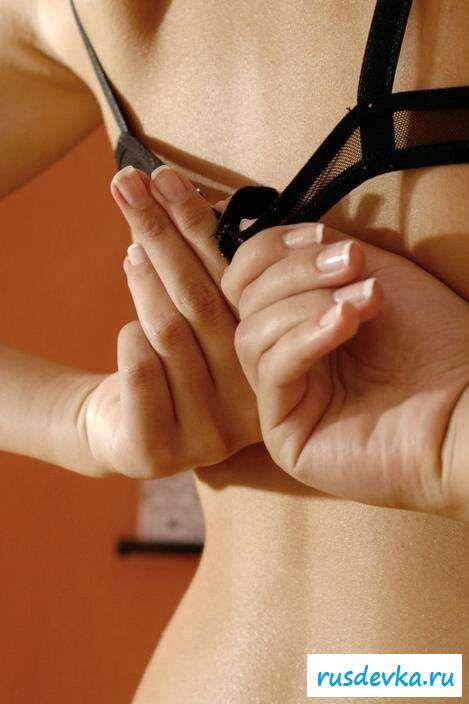 Обнаженная вкусная грудь молодой девчонки (16 фото эротики)