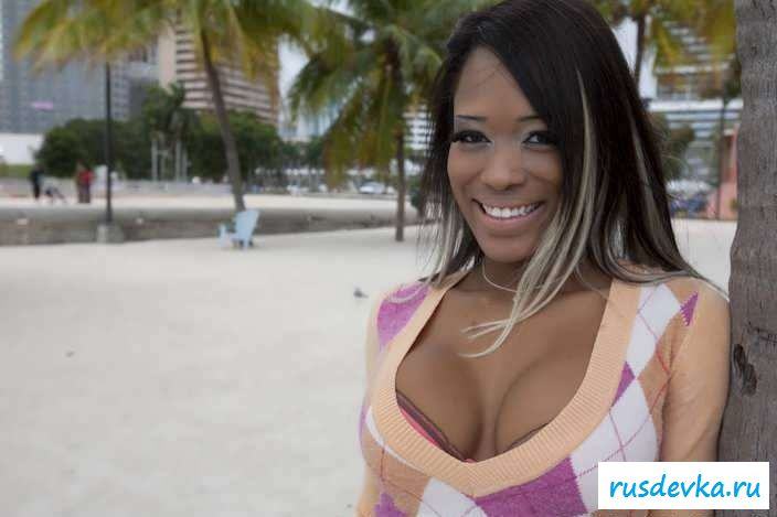 Раздетая телка с пробитым клитором (76 фото эротики)