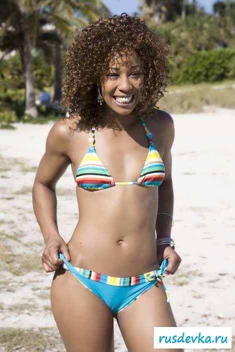 Обнаженная бразильская девушка с маленькой грудью (88 фото эротики)
