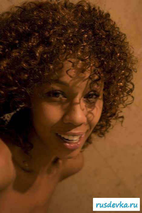 Обнаженная бразильская девушка с маленькой грудью (88 фото эротики)