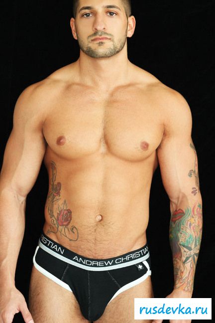 Раздетый мускулистый мужик с горячим членом (25 фото)