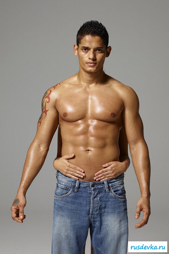 Мужская эротика смуглого парня с длинным членом (52 фото)