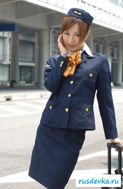 Эротика девицы с маленькой грудью после полета (16 фото)