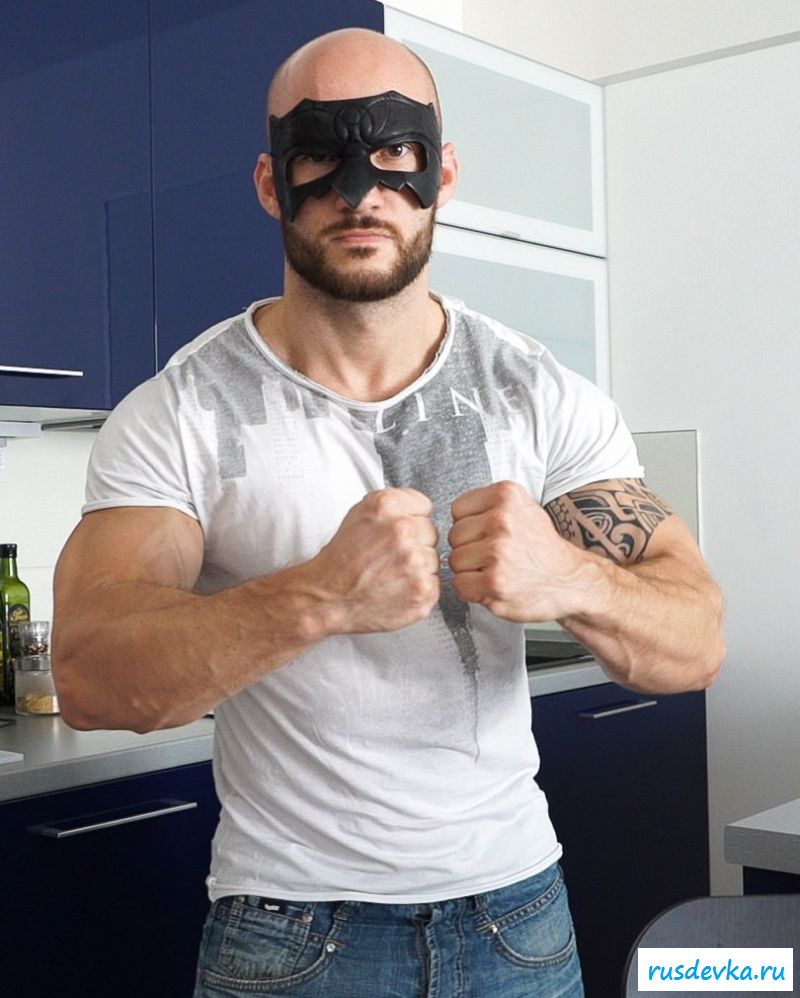 Обнаженный мужчина машет своим достоинством (25 фото)