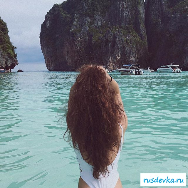 Голая Карина Пронина с шикарной талией (33 фото)