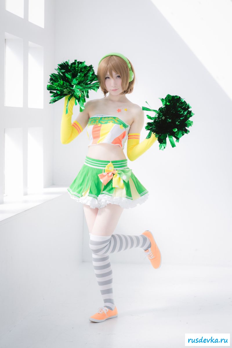 Аниме косплей раздетой девки в полосатых гольфах (32 фото)