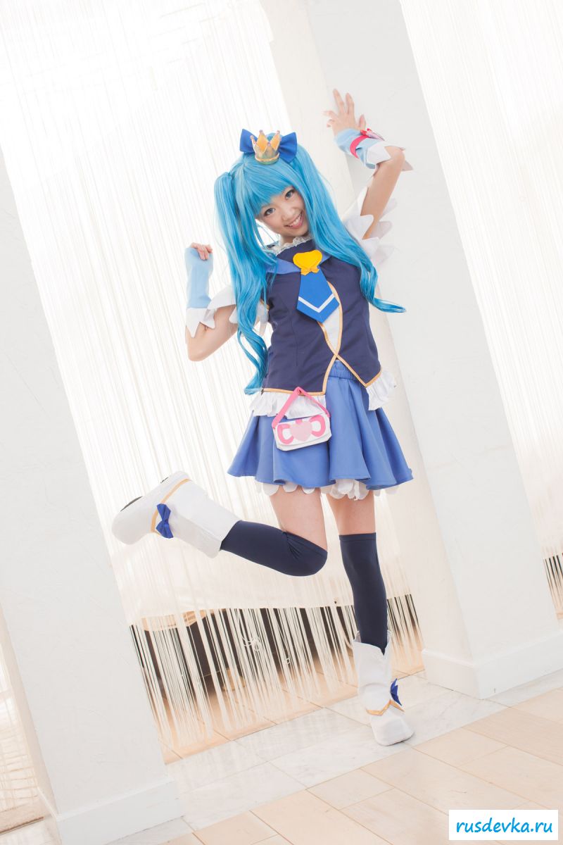 Побритая пилотка обнаженной девки с синими волосами (44 фото)