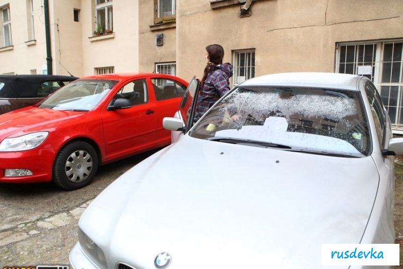 Сперма голого парня на маленьких сиськах его знакомой (29 фото)