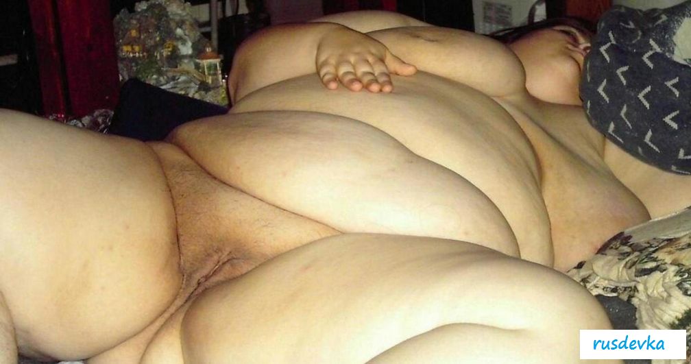 Спящие волосатые пьяные женщины