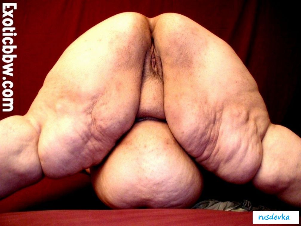 Огромная толстая голая задница