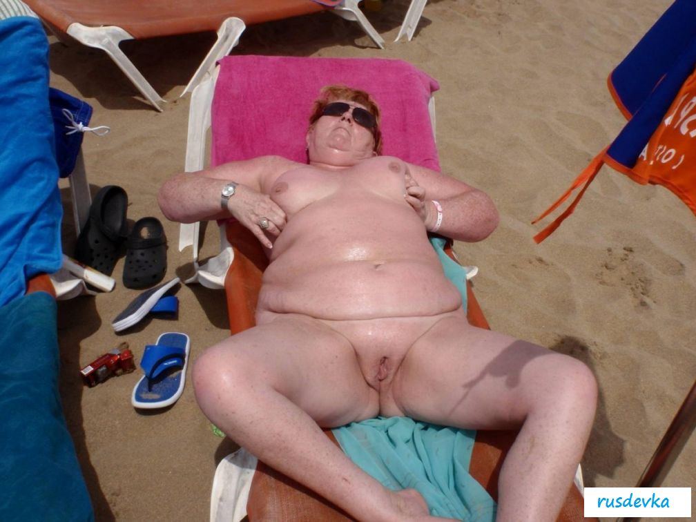 Голые толстые старухи на пляже