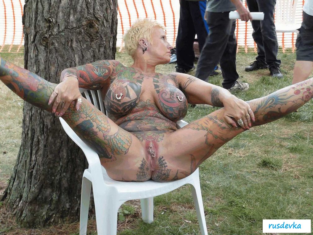 Старые голые бабы с тату