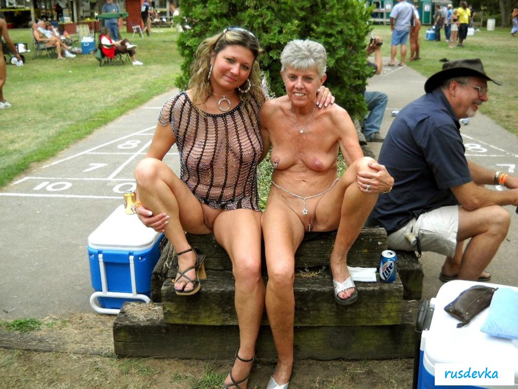Пожилые женщины эксгибиционистки