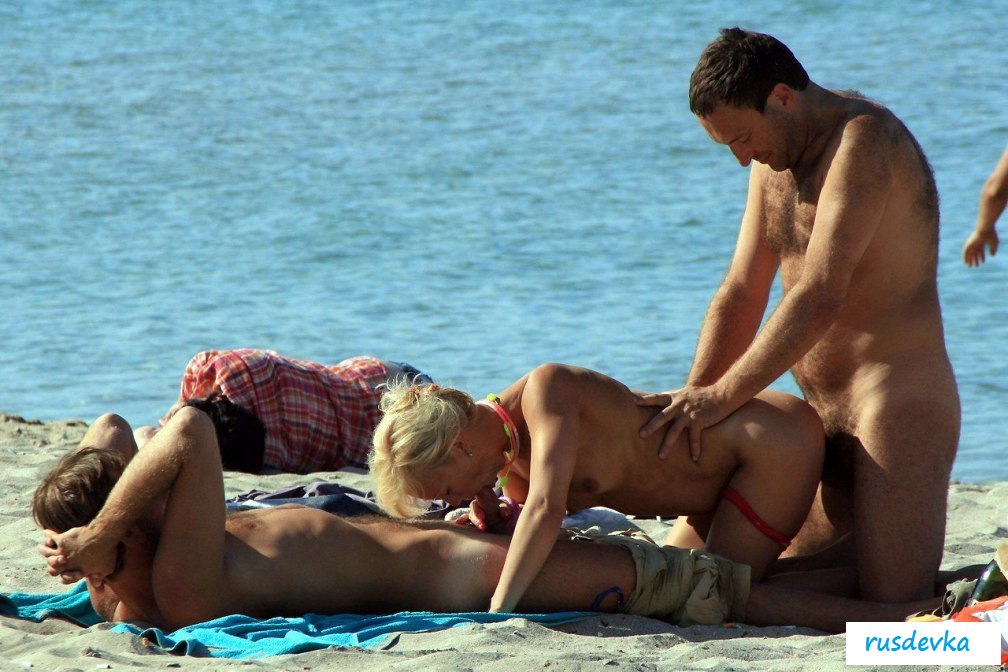 Эротические моменты на пляже