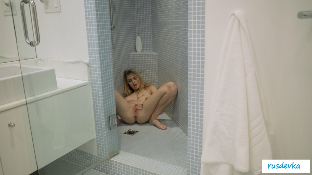 Подглядывание в душевой