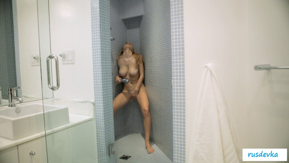 Скрытая камера в душевой