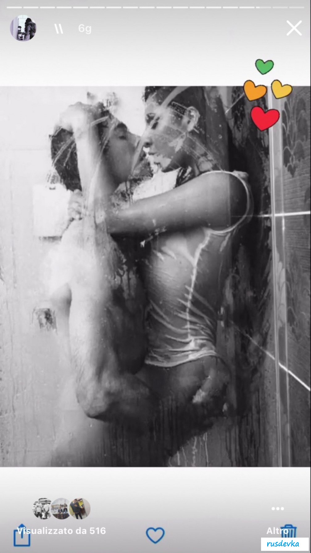 Голые женщины с парнями в душе